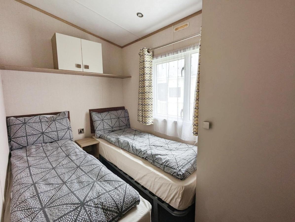 Caravan In The Cotswolds Villa Cirencester Exterior foto